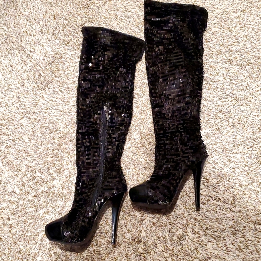 Dereon boots